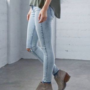 5 for $30 / BULLHEAD Distressed Mid Rise Skinniest